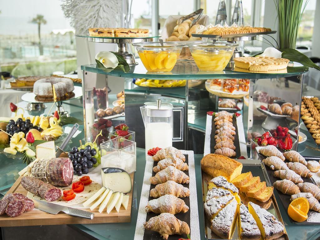 Hotel Michelangelo Riccione Esterno foto