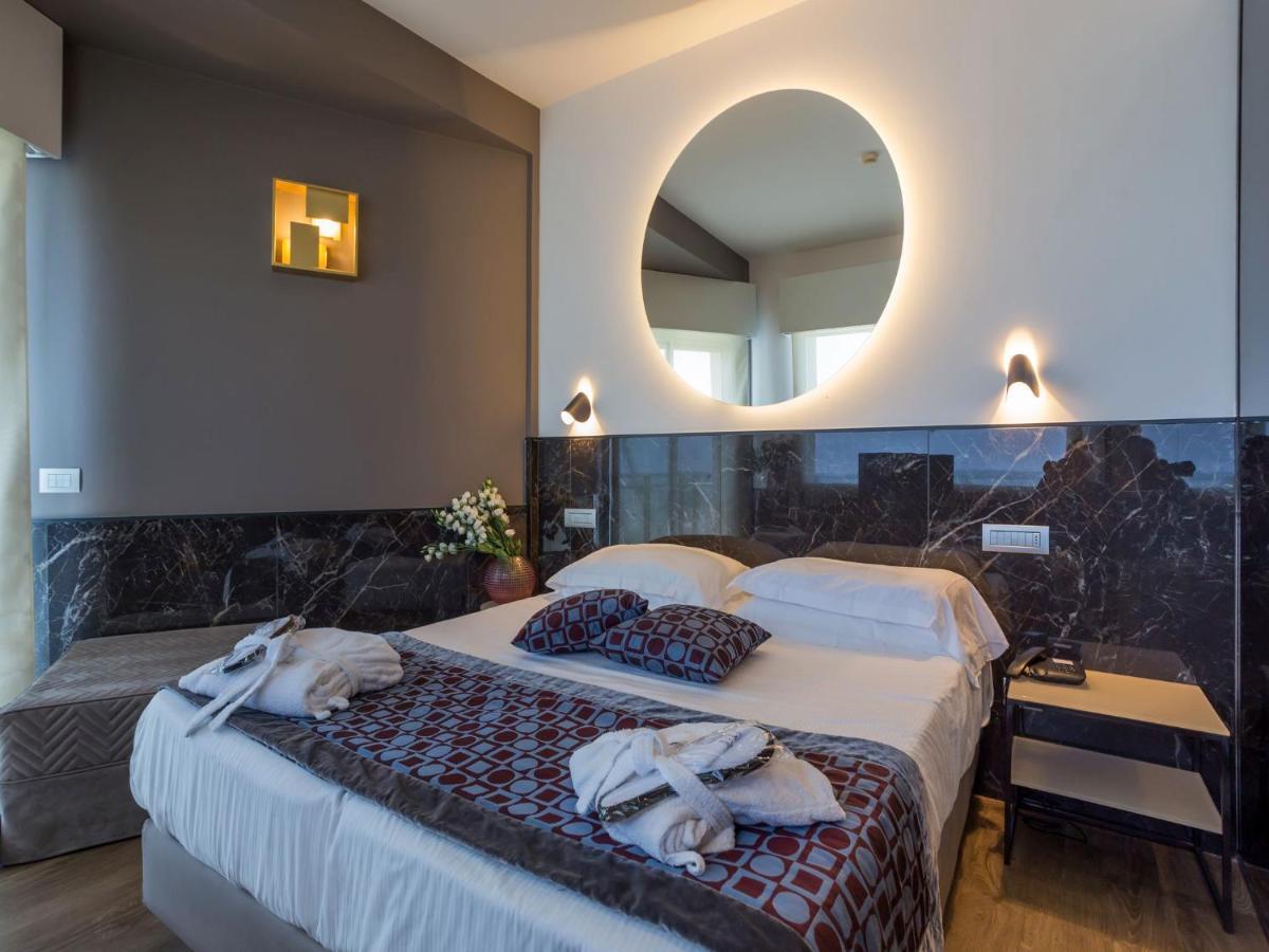 Hotel Michelangelo Riccione Esterno foto