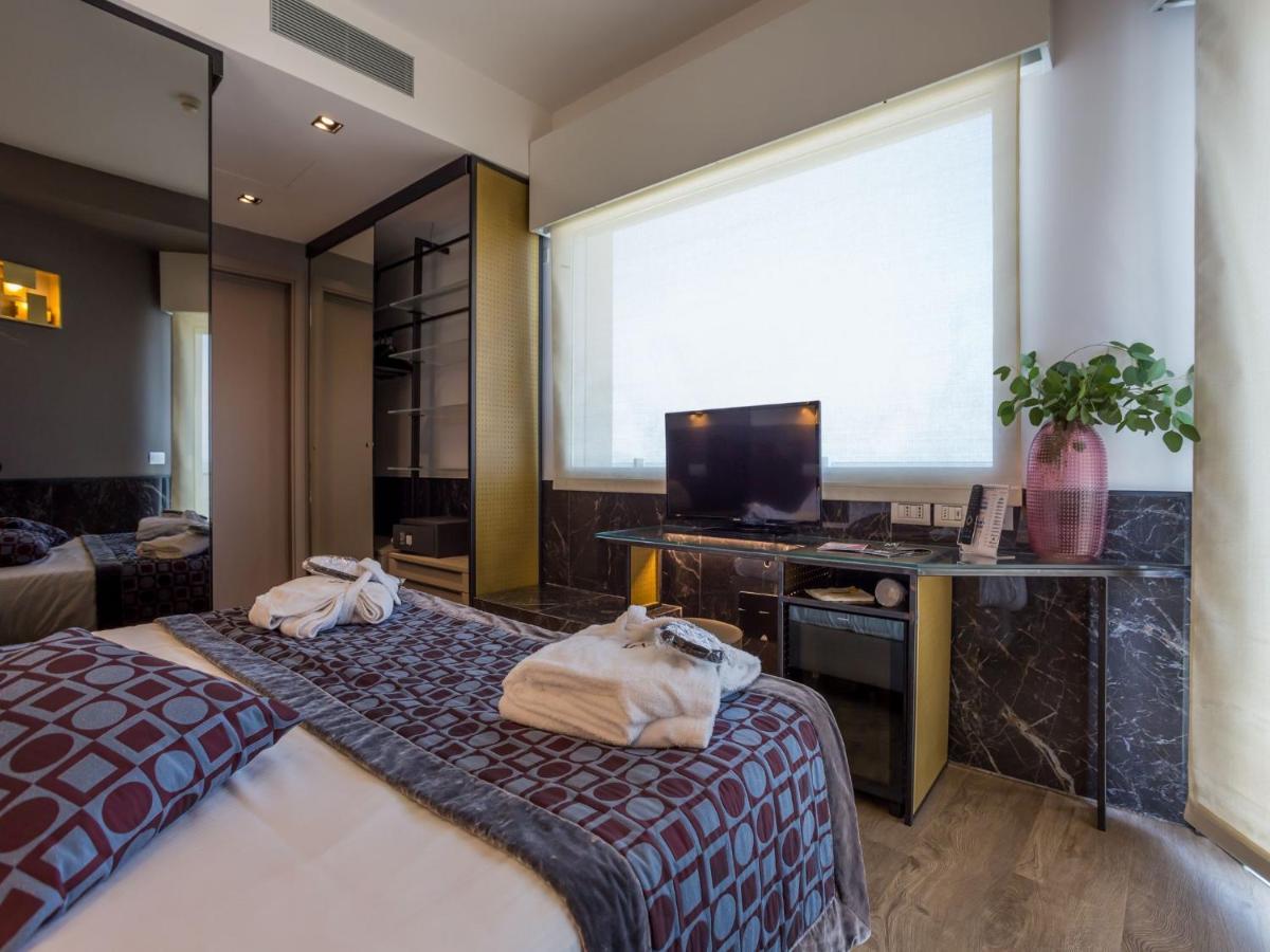 Hotel Michelangelo Riccione Esterno foto