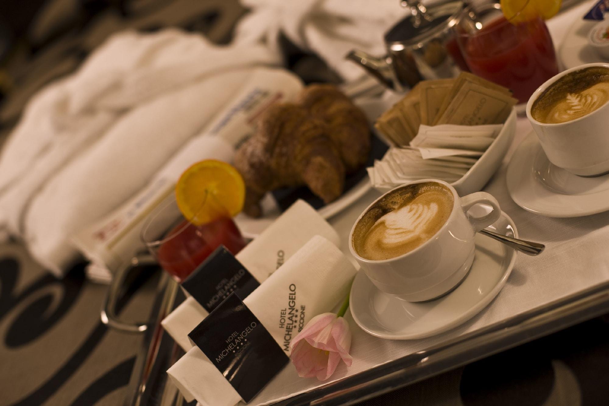 Hotel Michelangelo Riccione Esterno foto