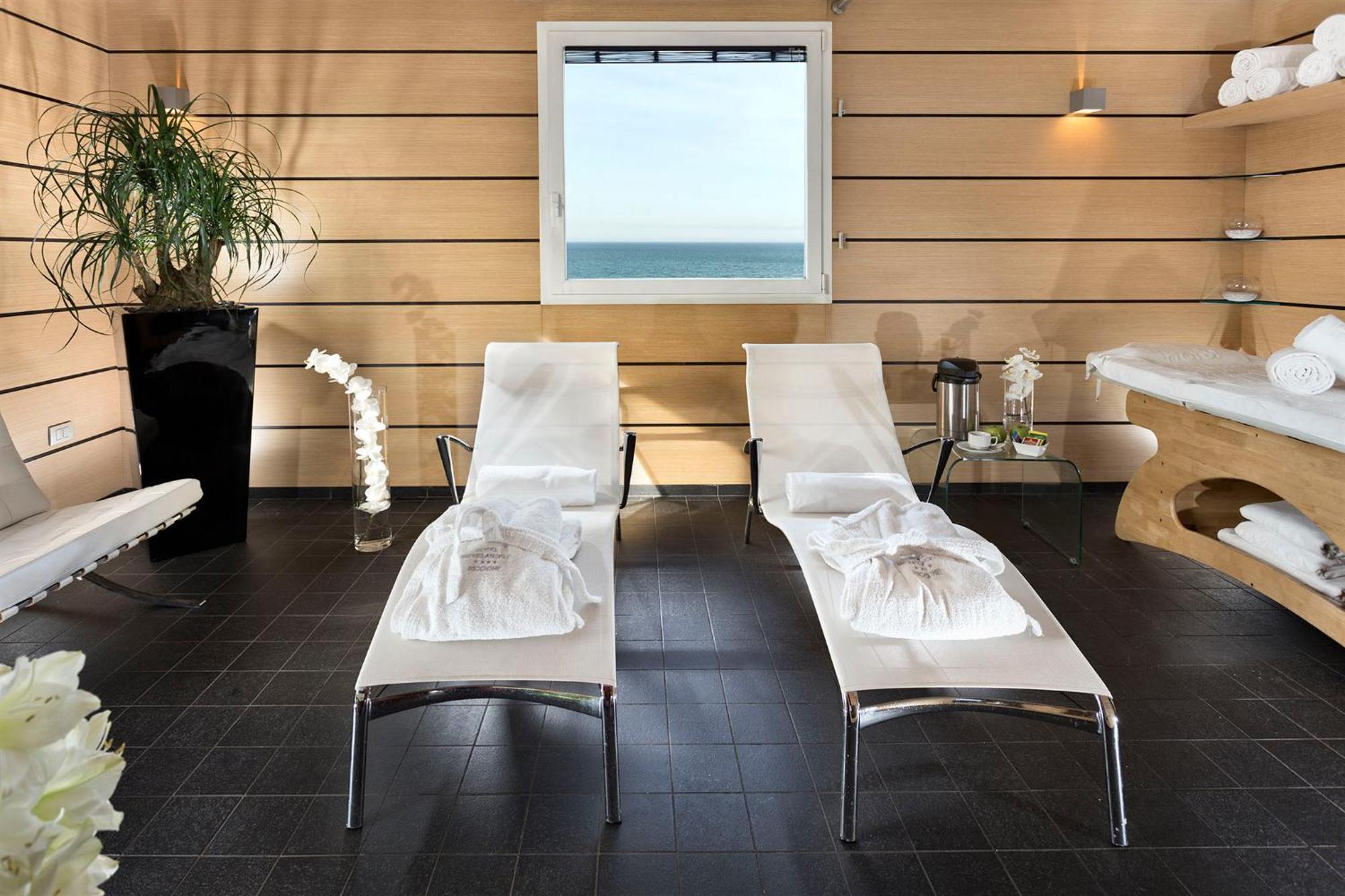 Hotel Michelangelo Riccione Esterno foto